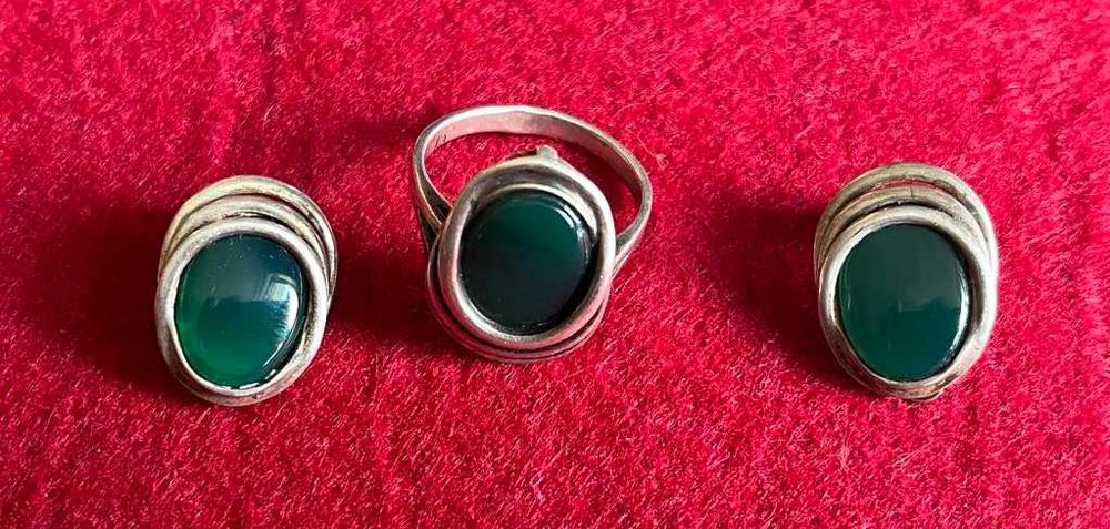 Srebrny komplet - pierścionek i klipsy. Zestaw 925