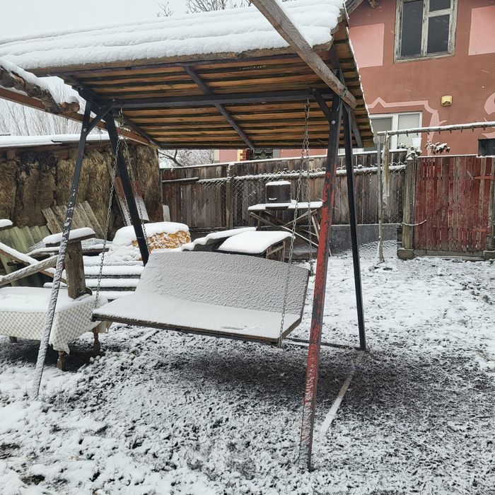 Качеля дерев'яна продаючи терміново