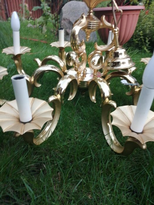 Piękny ciężki żyrandol mosiężny. Vintage