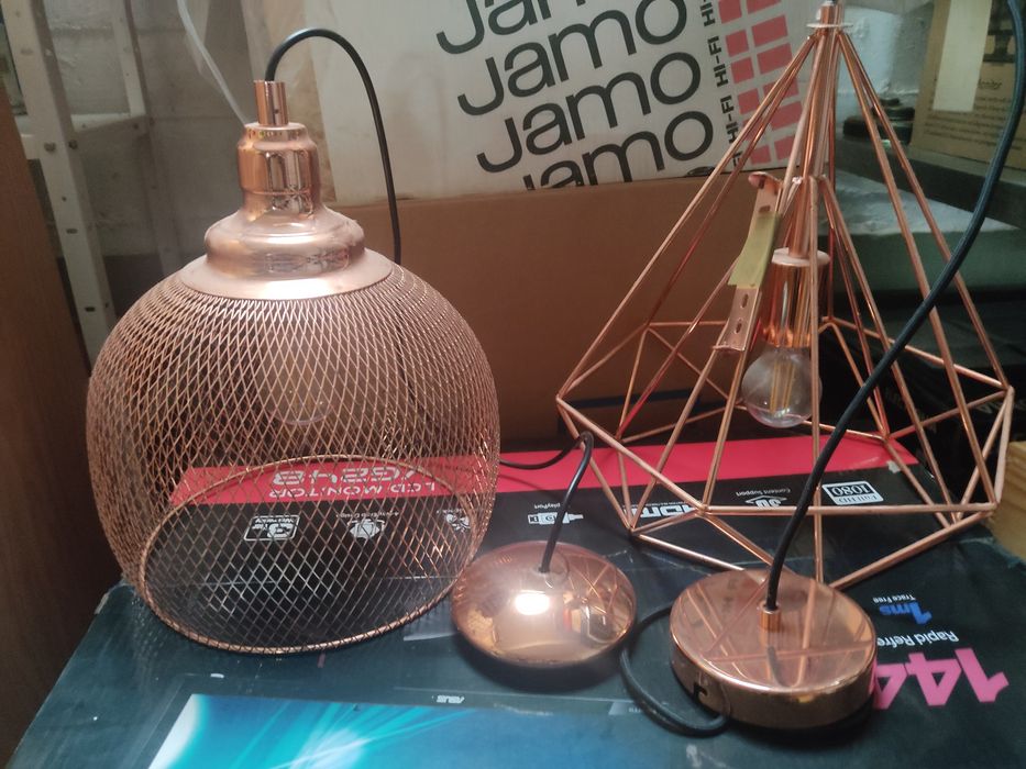 Candeeiros de teto modernos e diferentes na cor latão/laranja
