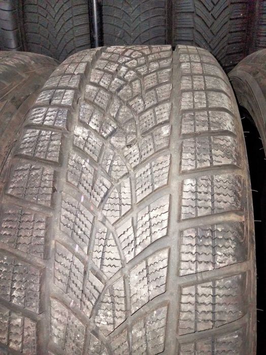 215 50 R19 Goodyear