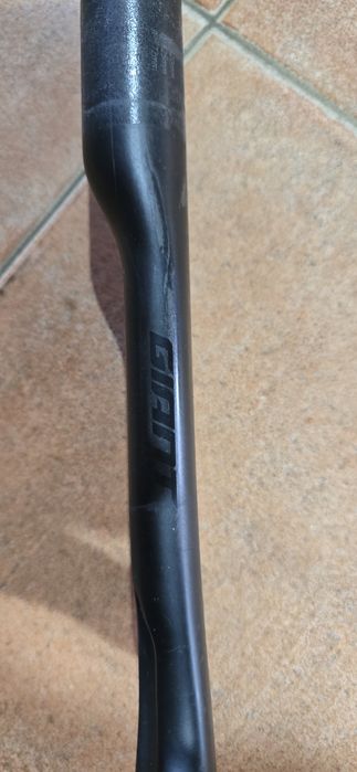 Guiador aero giant em  carbono