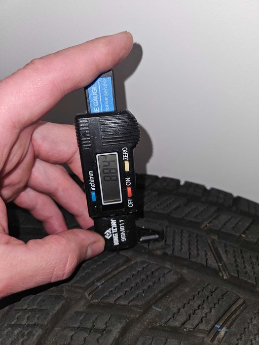 99% nowe opony zimowe TOYO Snowprox S954 SUV 235/50 19