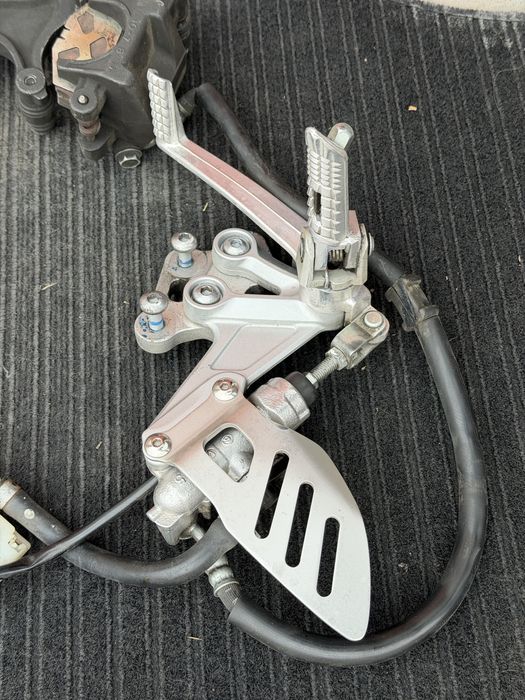 Супорта подножка Suzuki GSXR 1000 K7 K8