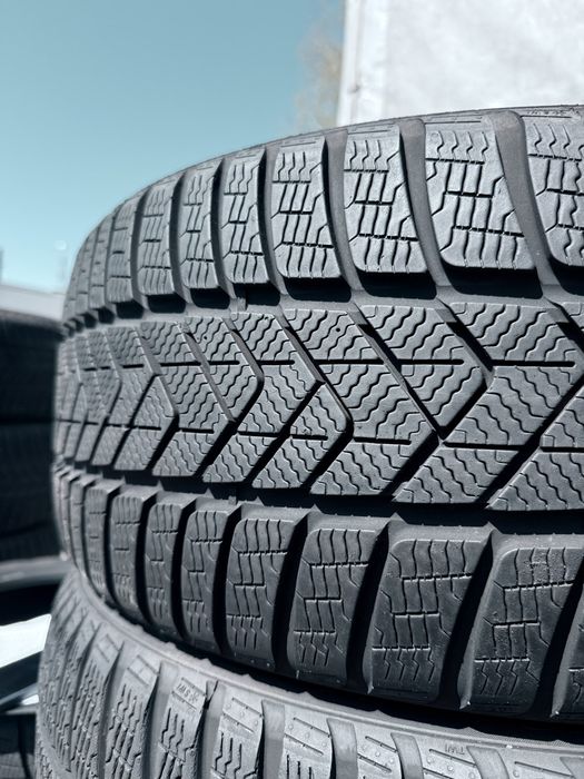235 35 20 Pirelli Sottozero 3 99% 2022 Шини Зима