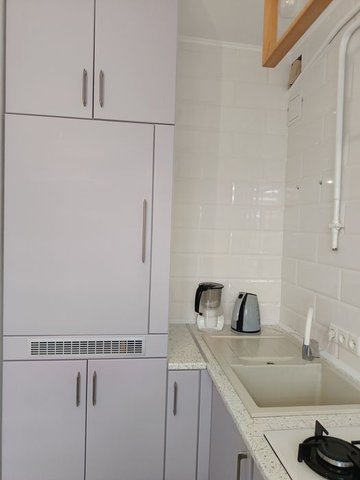 Продам 2 квартиру, меблі, техніка, автономне газове опалення,з гаражем