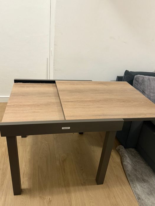 Mesa extensível com conjunto de 6 cadeiras
