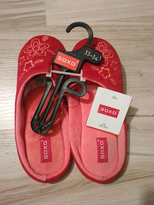 Kapcie damskie czerwone SOXO z haftem i twardą podeszwą 33-34