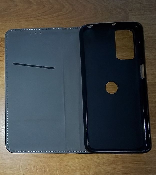 NOWE Etui z klapką MOTOROLA G42