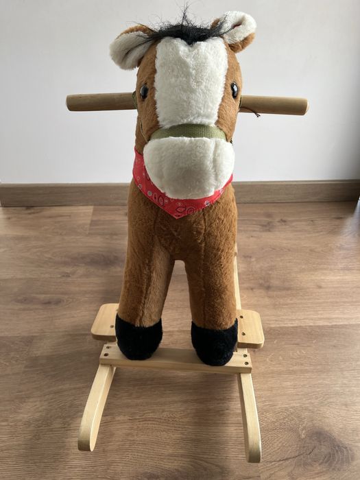 Cavalinho de madeira e com pelo430093552604958724