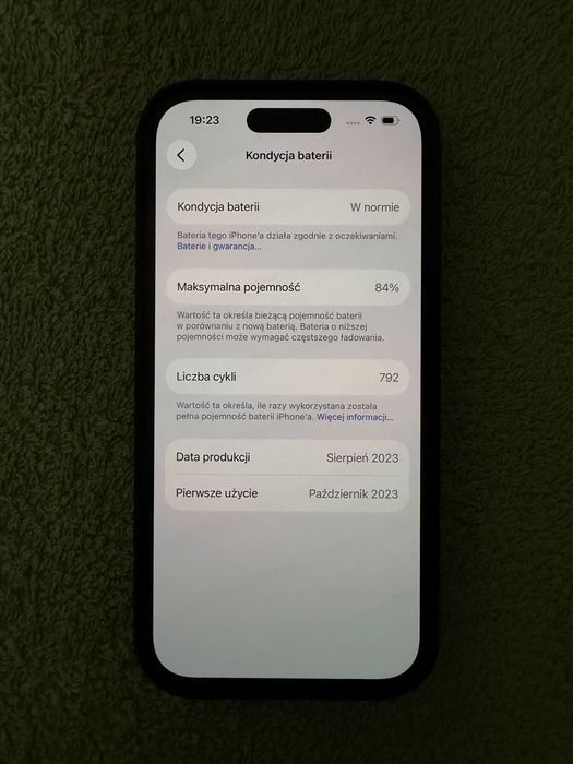 APPLE iPhone 15 5G 256GB 6.1" Czarny (Stan Idealny)