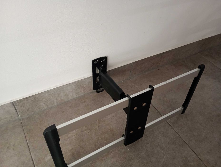 Uchwyt ścienny na tv do 42 cali.