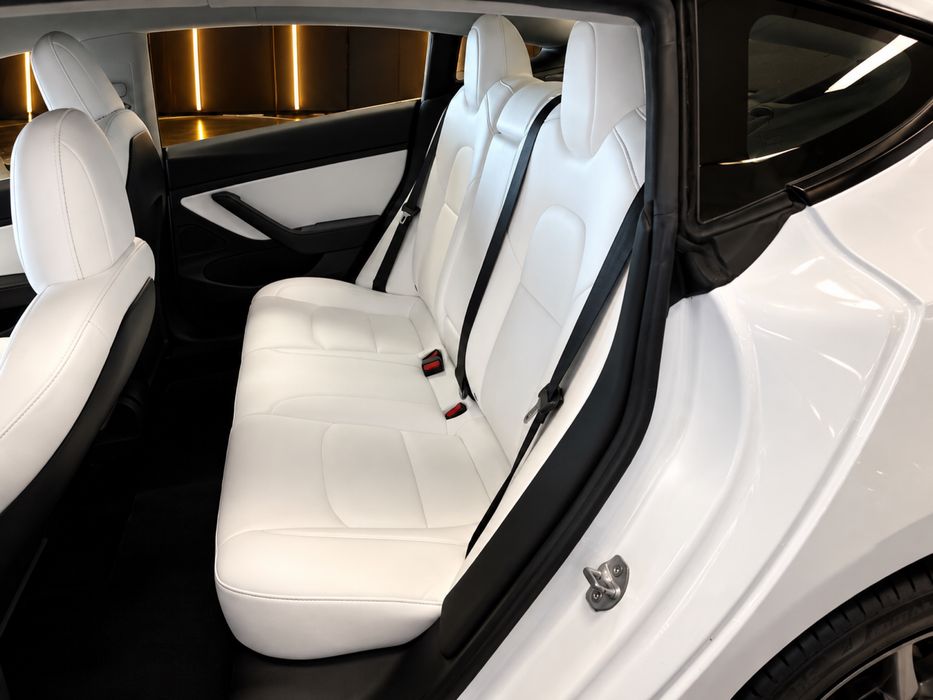 Tesla Model 3 Long Range 130.862 km