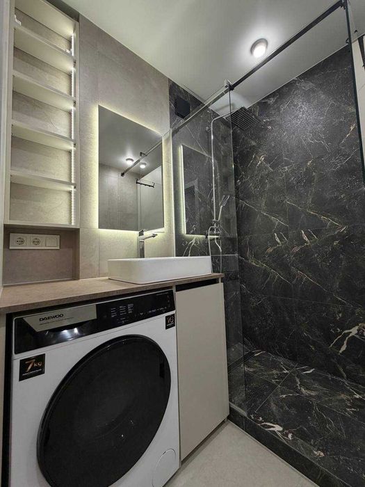 Продаж 1 кім. квартири з ремонтом вул. Роксолани 153