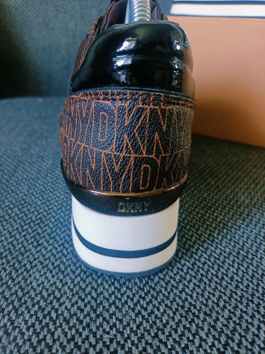Nowe Sneakersy DKNY Davie r. 40.5 / 26 cm – Outlet