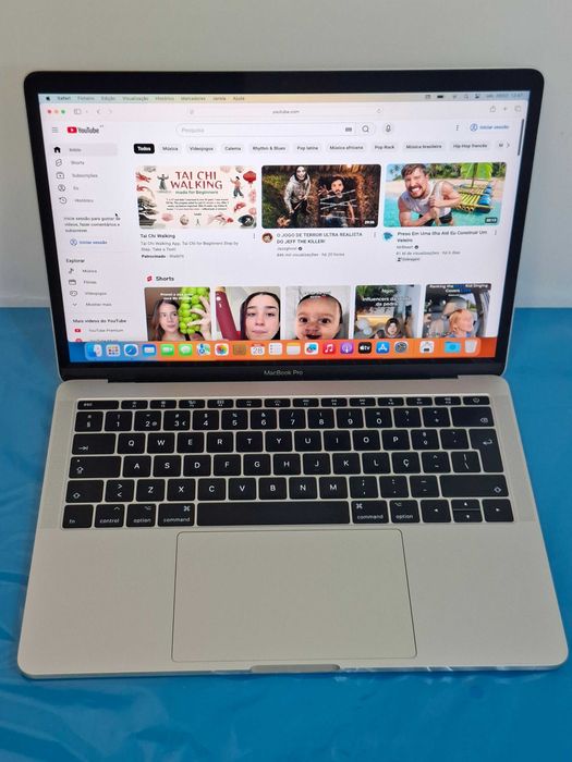 MacBook Pro Ecrã Retina 13,3" | Intel Core i5 | 8 Gigas Memória RAM | Disco SSD PCIe | Gráfica Iris Plus 1536 MB | Mac OSMonterey | Rigorosamente NOVO