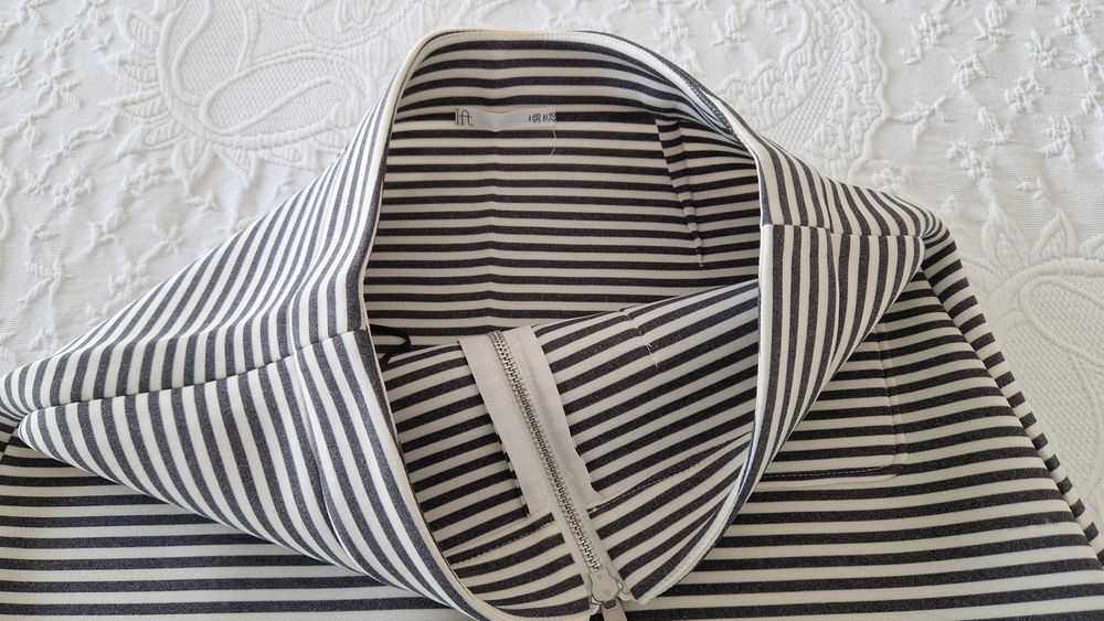 Saia as riscas cinza com fecho Lefties