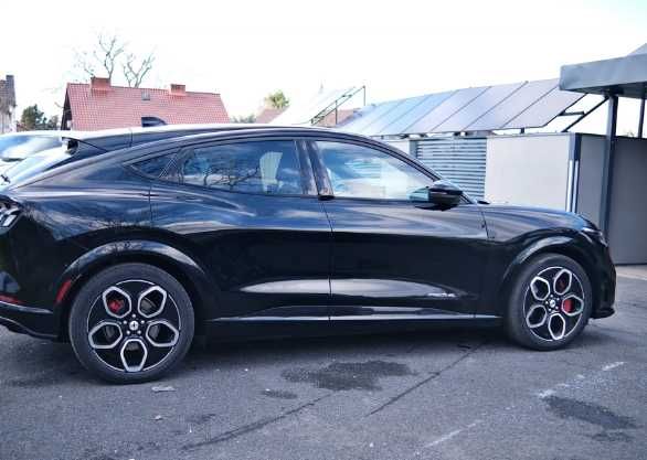 Бампер Ford Mustang E-Mach Розборка Форд Мустанг Е-Мач запчастини Ford Mustang E-Mach