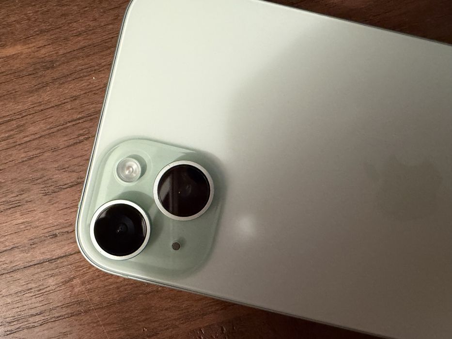 Vendo Iphone 15 plus verde menta