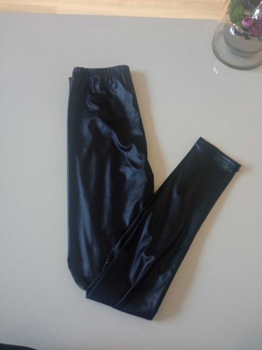 Błyszczące legginsy czarne r S/M