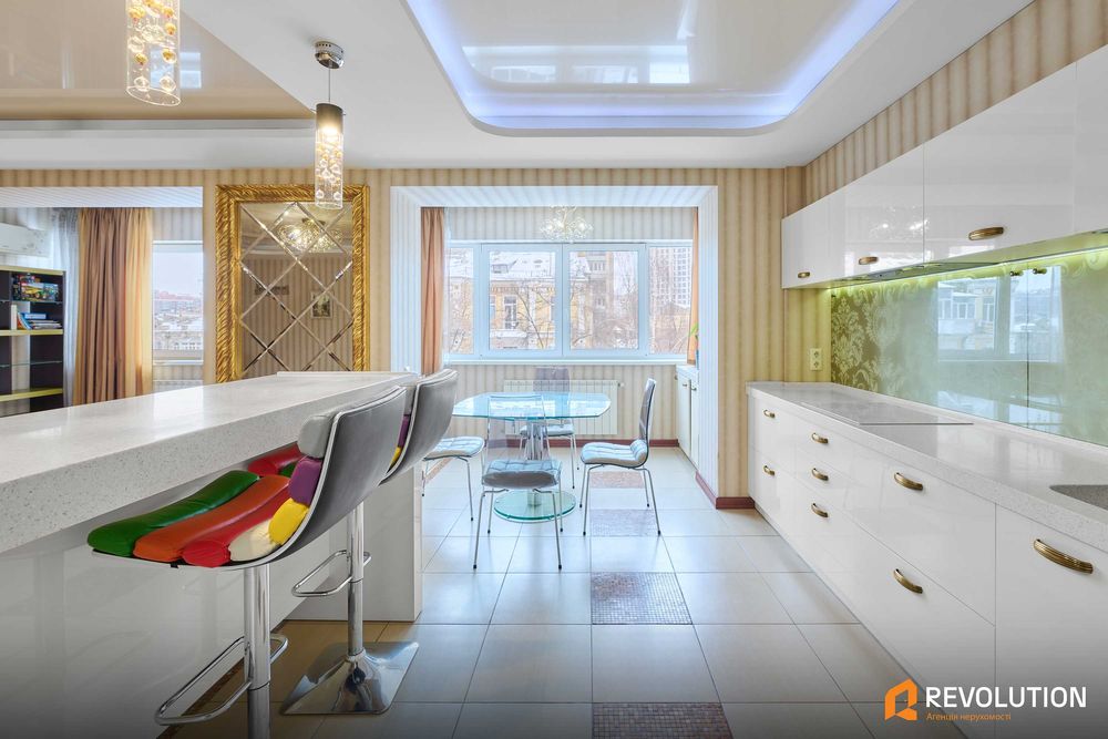 Без комісії%,Продаж 3к-ї ,вул.Тарасівська 21,Центр,м.Олімпійська