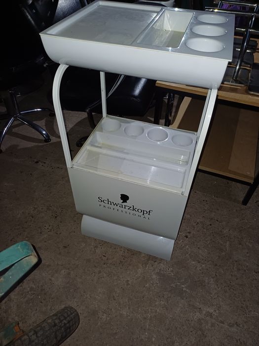 Перукарське обладнання,мийка,дзеркало,тележка,дитяче крісло