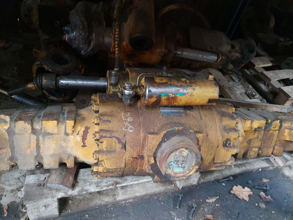 koparka komatsu wb 75 wb 95 most wkład pochwa obudowa siłownik skrętu