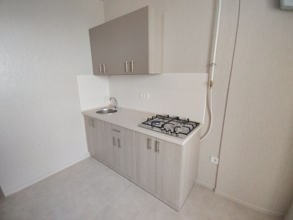Продам кухню з мийкою і газовою поверхнею