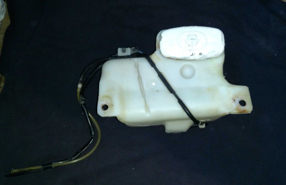 Бачок омывателя Toyota Hiace