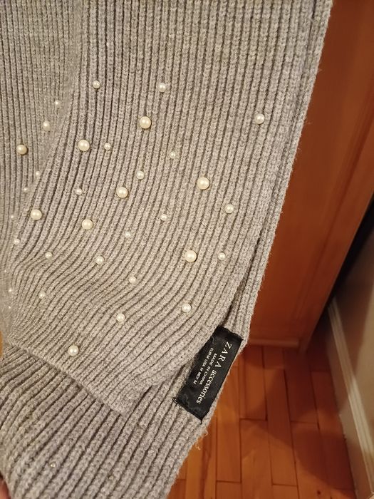 Piękny 100 %  wełna  lamay  szal.  ZARA. 2m długi 35 szeroki
