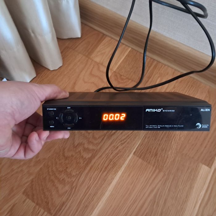 Тюнер AMIKO SHD8900