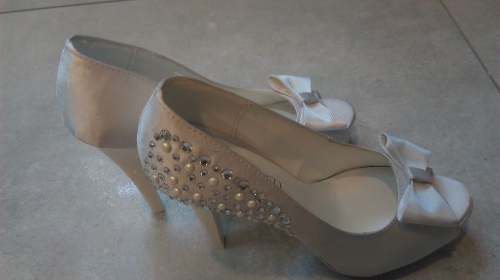 Buty ślubne z cekinami