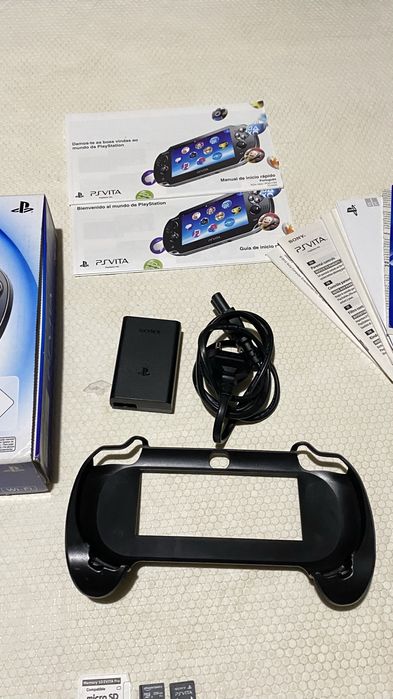 PS Vita PCH-1004 OLED Desbloqueada + Caixa + 256GB + Extras