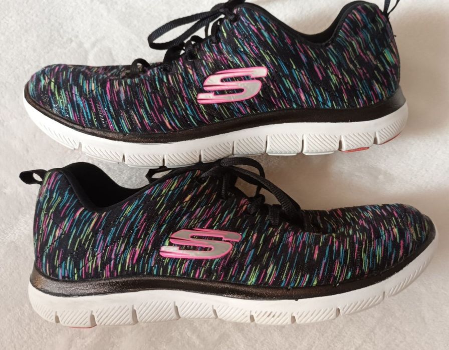 Buty, adidasy,   Skechersy