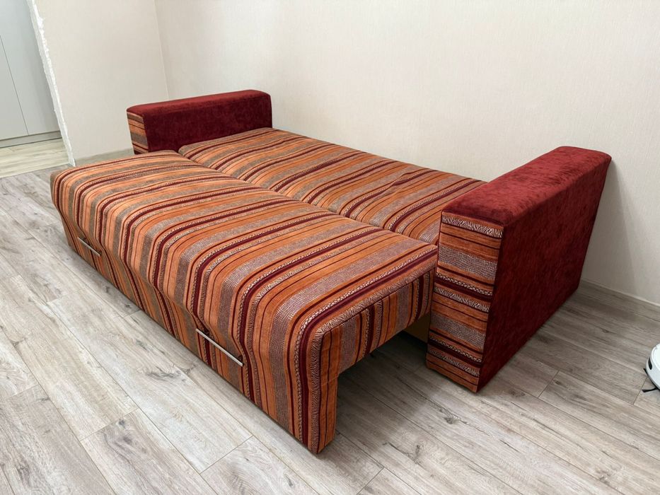 Диван крісло ліжко продам диван