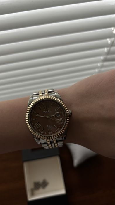 продам жіночий годинник guess новою поштою