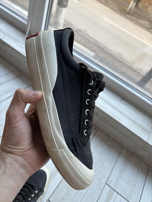 Продаю кеди Levis