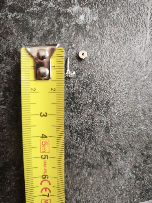 Kolczyk do nosa , ucha PIERCING 1 sztuka kwiatuszek z wkretką