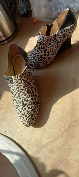 Ботильоны из натуральной кожи пони с анималистичным рисунком и замшевы