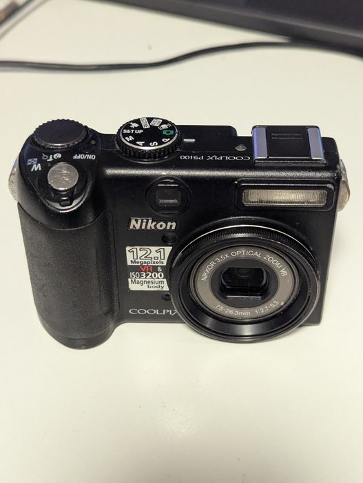 Nikon Coolpix p5100 працює але на запчастини