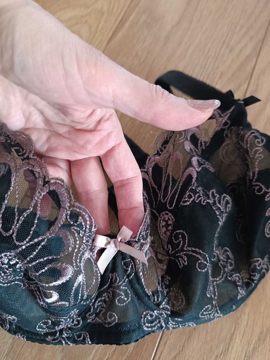 Biustonosz Nessa tatuaż 65e