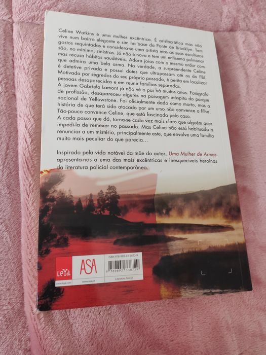 Uma mulher de armas - livro