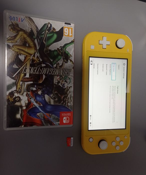 Nintendo switch Lite + Gra + karta pamięci +pokrowiec