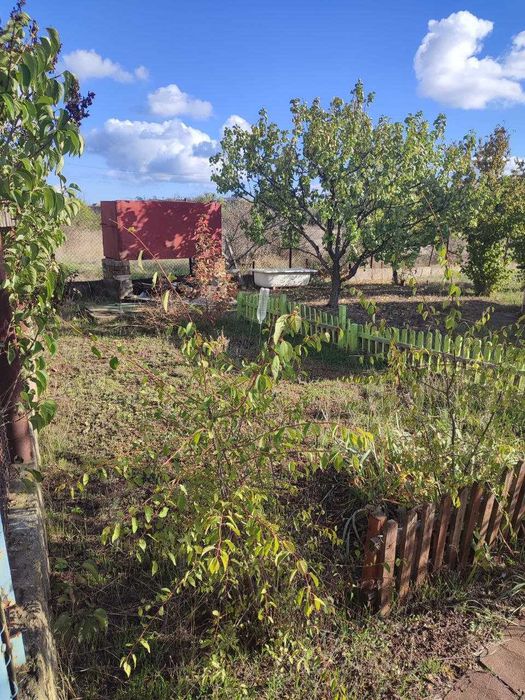 участок, есть маленький домик, берег лимана