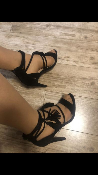 Buty sandały  szpilki frędzle  rozmiar 39