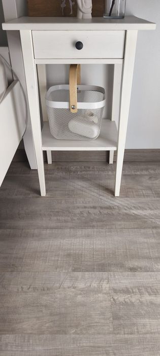 2 mesas de cabeceira IKEA