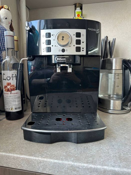 Кавомашина DELONGHI Magnifica S