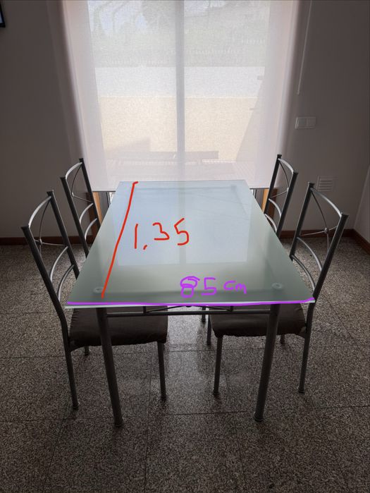 Mesa de vidro de jantar