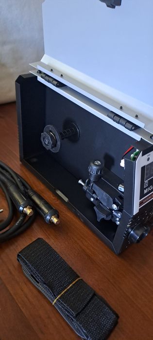 Máquina de Solda Inversora 4 em 1 160A Solda a fio  (Artigo Novo)