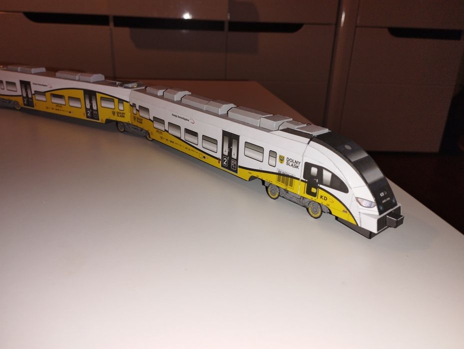 Model kartonowy zabawka pociąg miejski dolny śląsk wklej model  ELF II